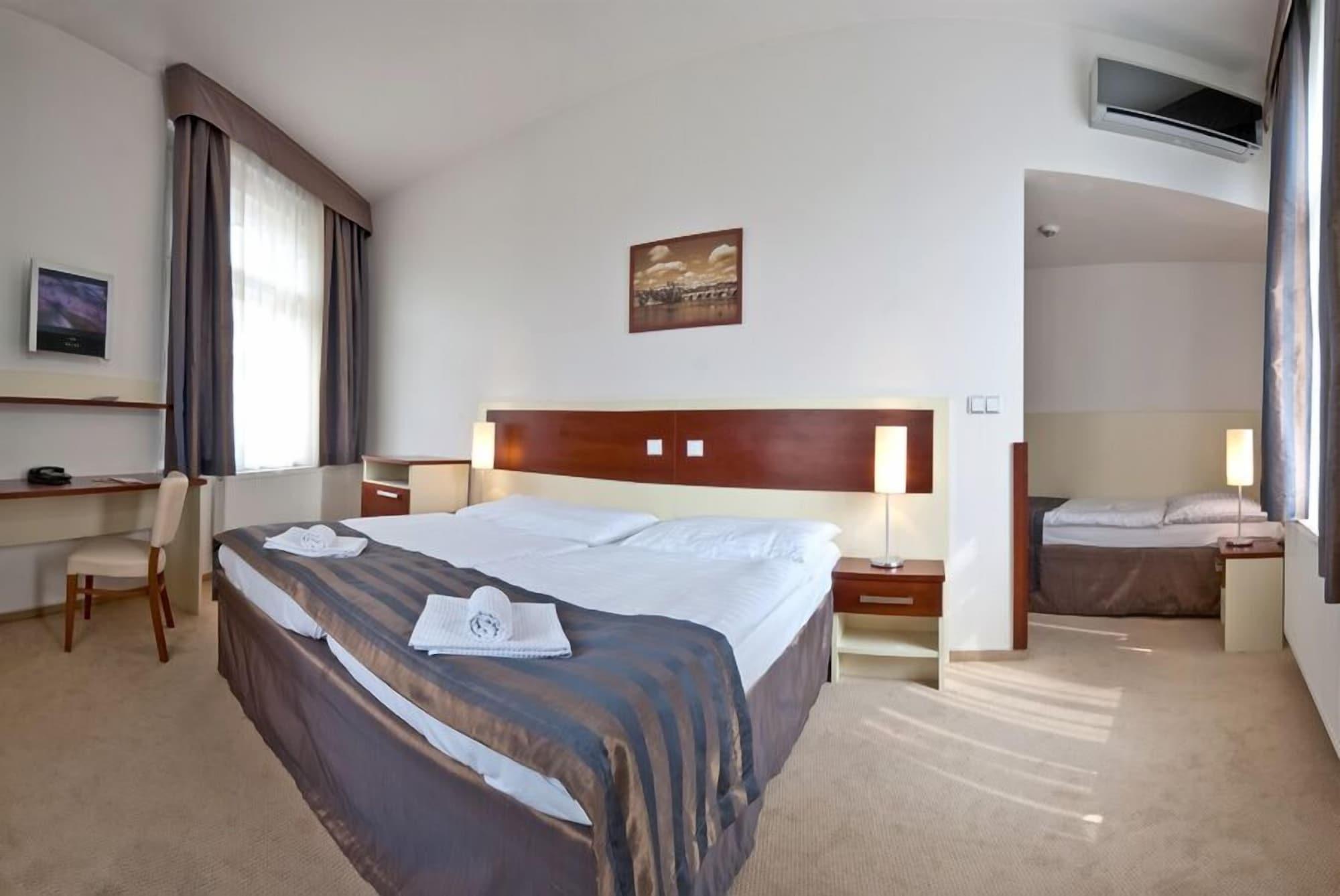 Hotel Gloria Prague Exterior photo