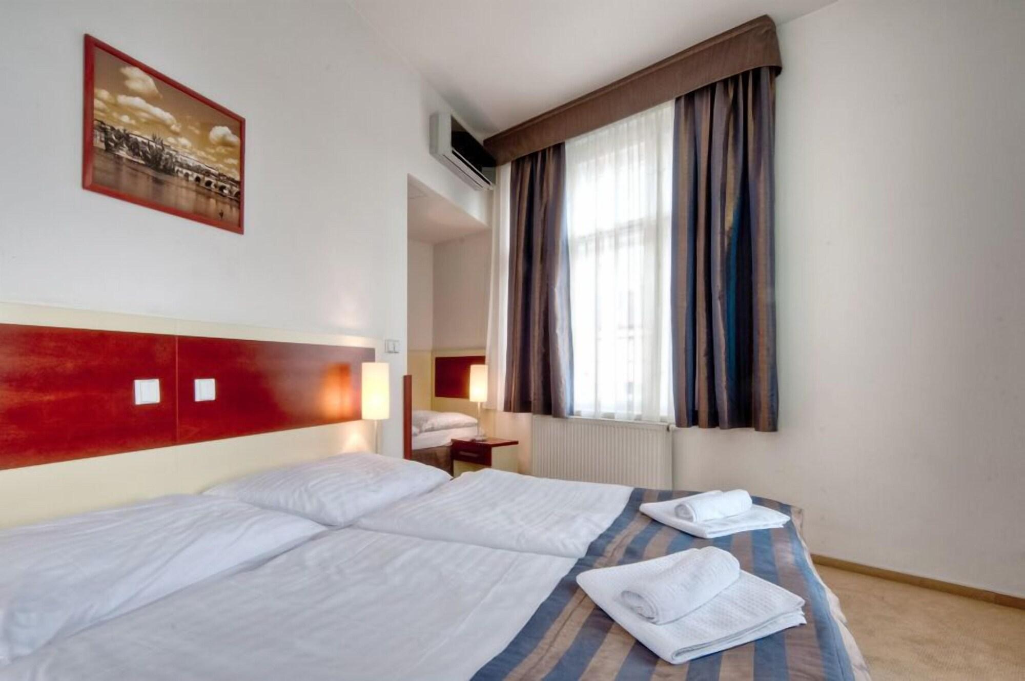 Hotel Gloria Prague Exterior photo