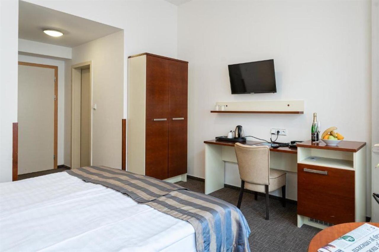 Hotel Gloria Prague Exterior photo